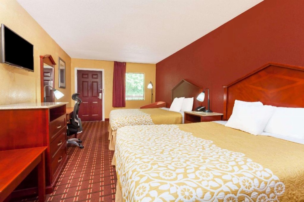 Days Inn by Wyndham Columbia Image 10
