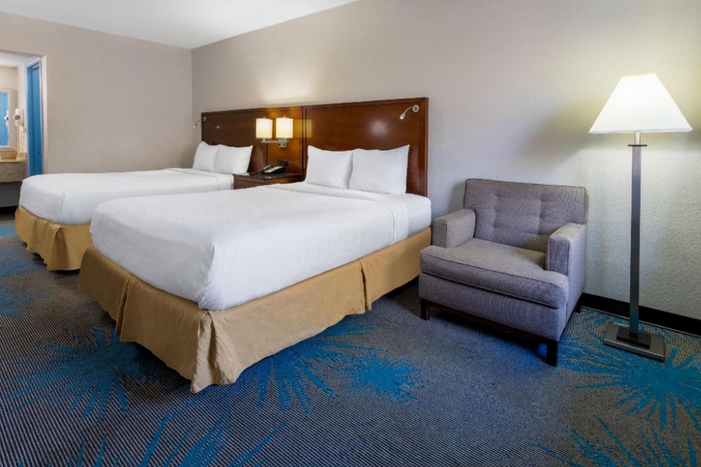 Days Inn by Wyndham Columbia Image 19