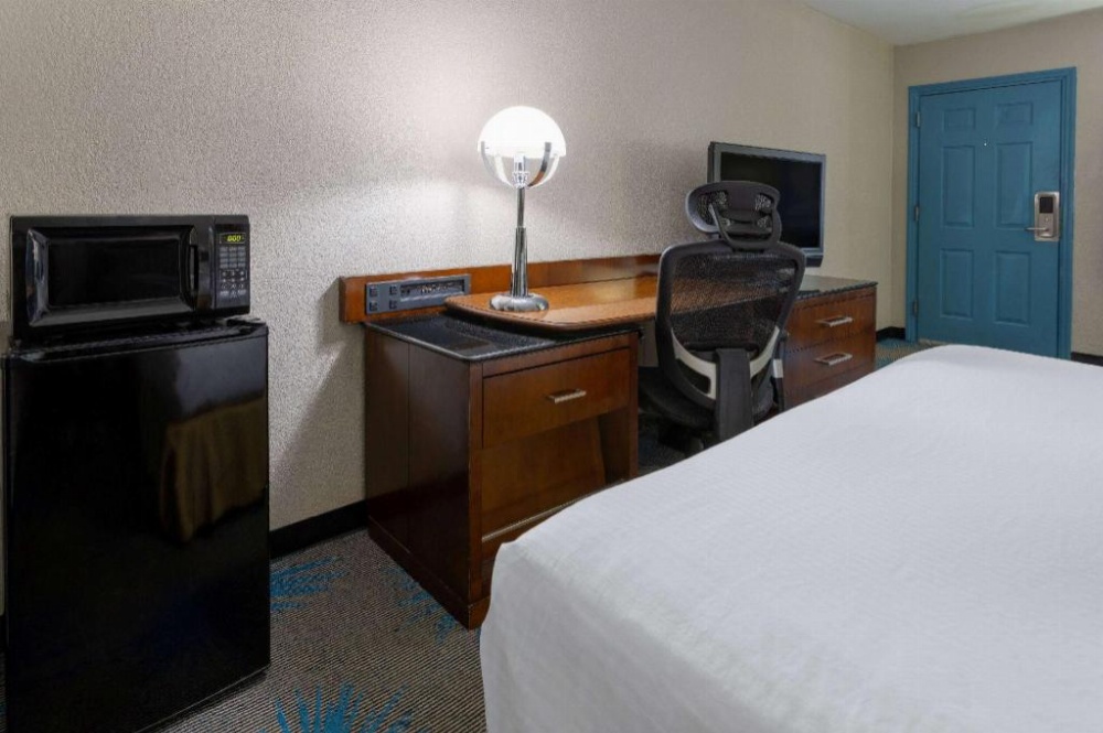 Days Inn by Wyndham Columbia Image 21