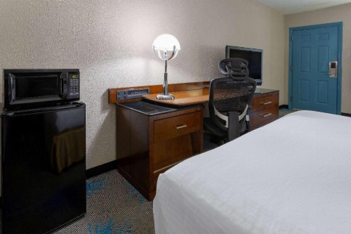 Days Inn by Wyndham Columbia image 21