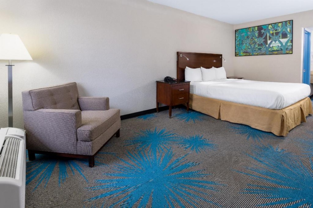 Days Inn by Wyndham Columbia Image 23