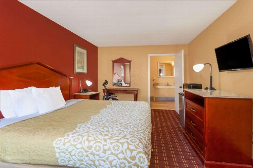 Days Inn by Wyndham Columbia image 24