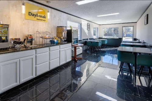 Days Inn by Wyndham Columbia image 34