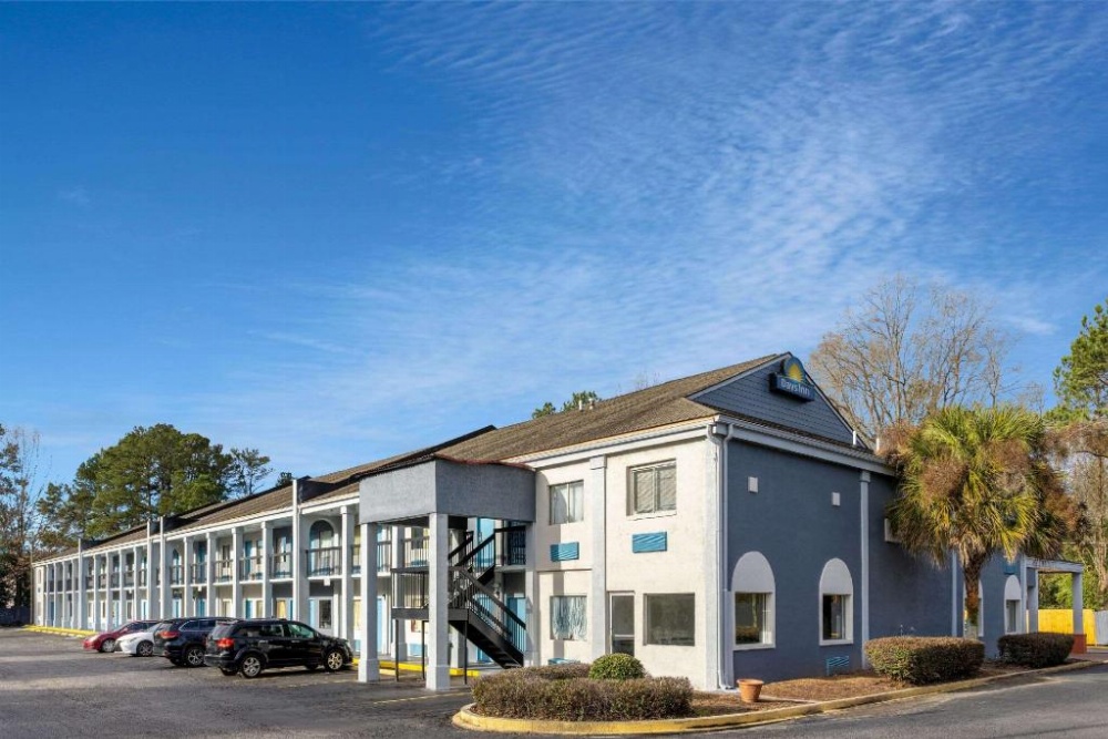 Days Inn by Wyndham Columbia Image 35
