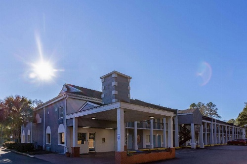 Days Inn by Wyndham Columbia image 39