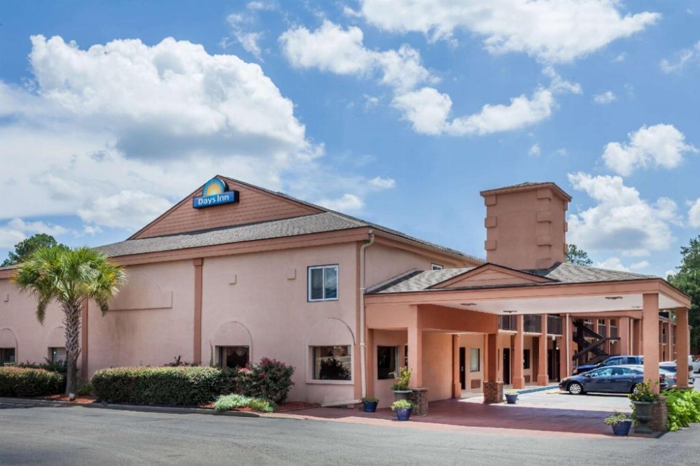 Days Inn by Wyndham Columbia Image 40