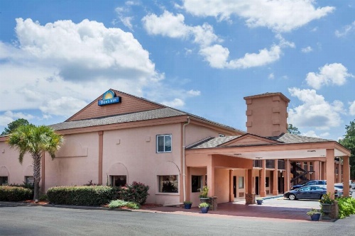Days Inn by Wyndham Columbia image 40