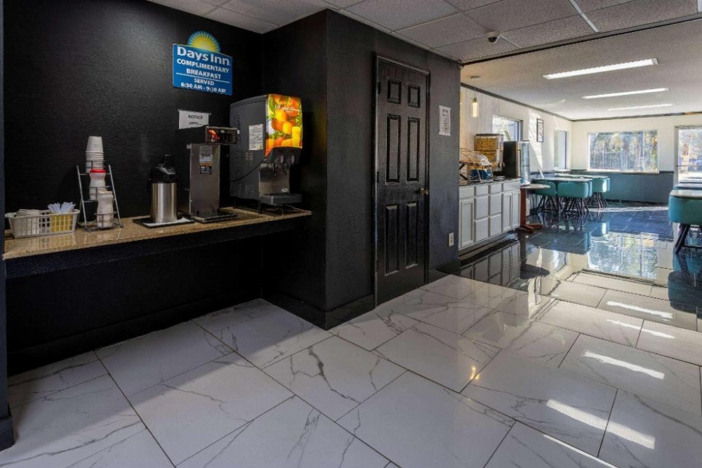 Days Inn by Wyndham Columbia Image 46